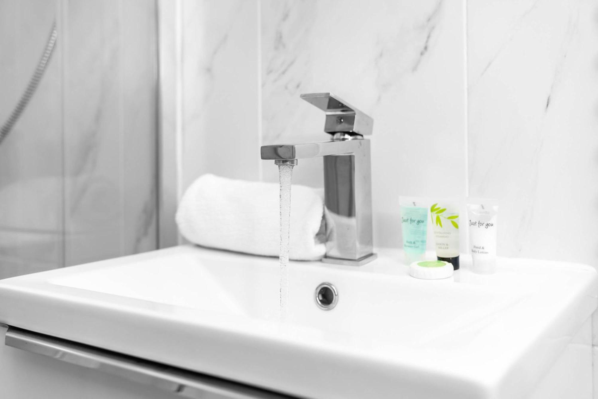 Luxury 3 Bedroom Apartment - Terrace - Near City Centre - Wifi - Smart Tv 1Mr Birmingham Buitenkant foto